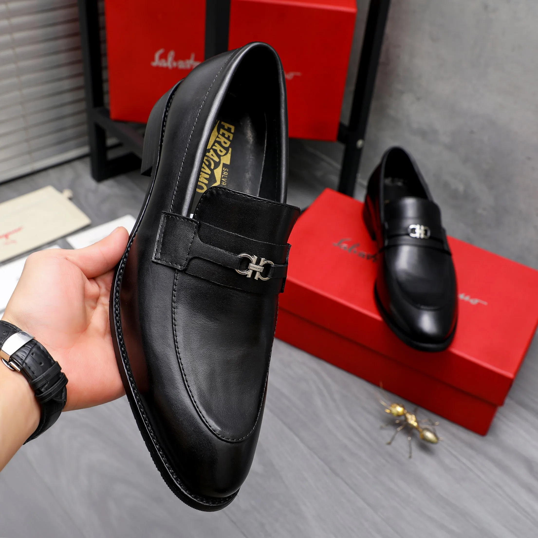 Men's shoes 💰480 Product trademark: Ferragamo " Ferragamo ] Business slip-on leather shoes Regular size: 39-44 Product materials: Selected high-quality cowhide upper, cowhide lining, original outsole